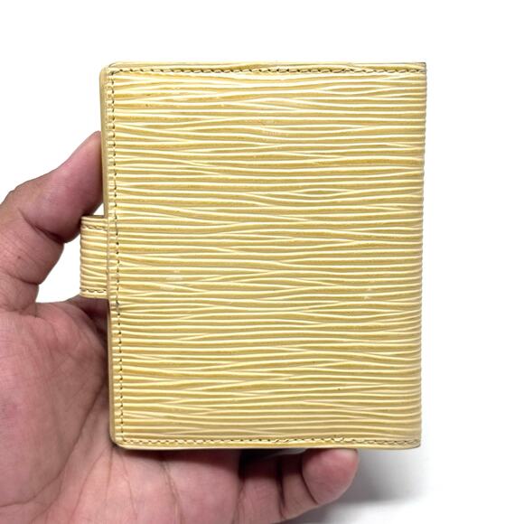 Louis Vuitton Cream Buckle Wallet - Picture 3 of 8